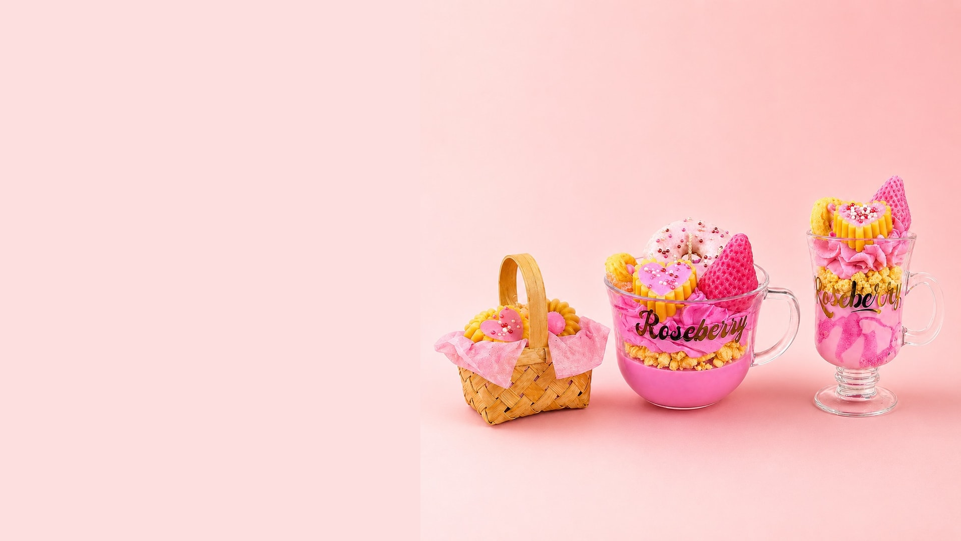 Tres velas artesanales tipo postre creadas por AmbArt Candles