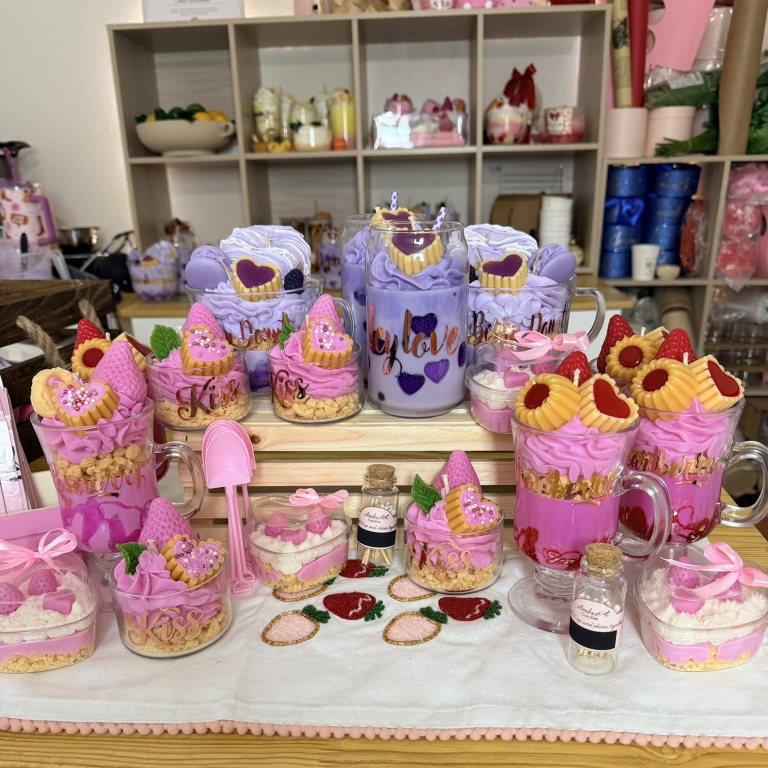 Velas artesanales tipo postre realizadas por alumnas