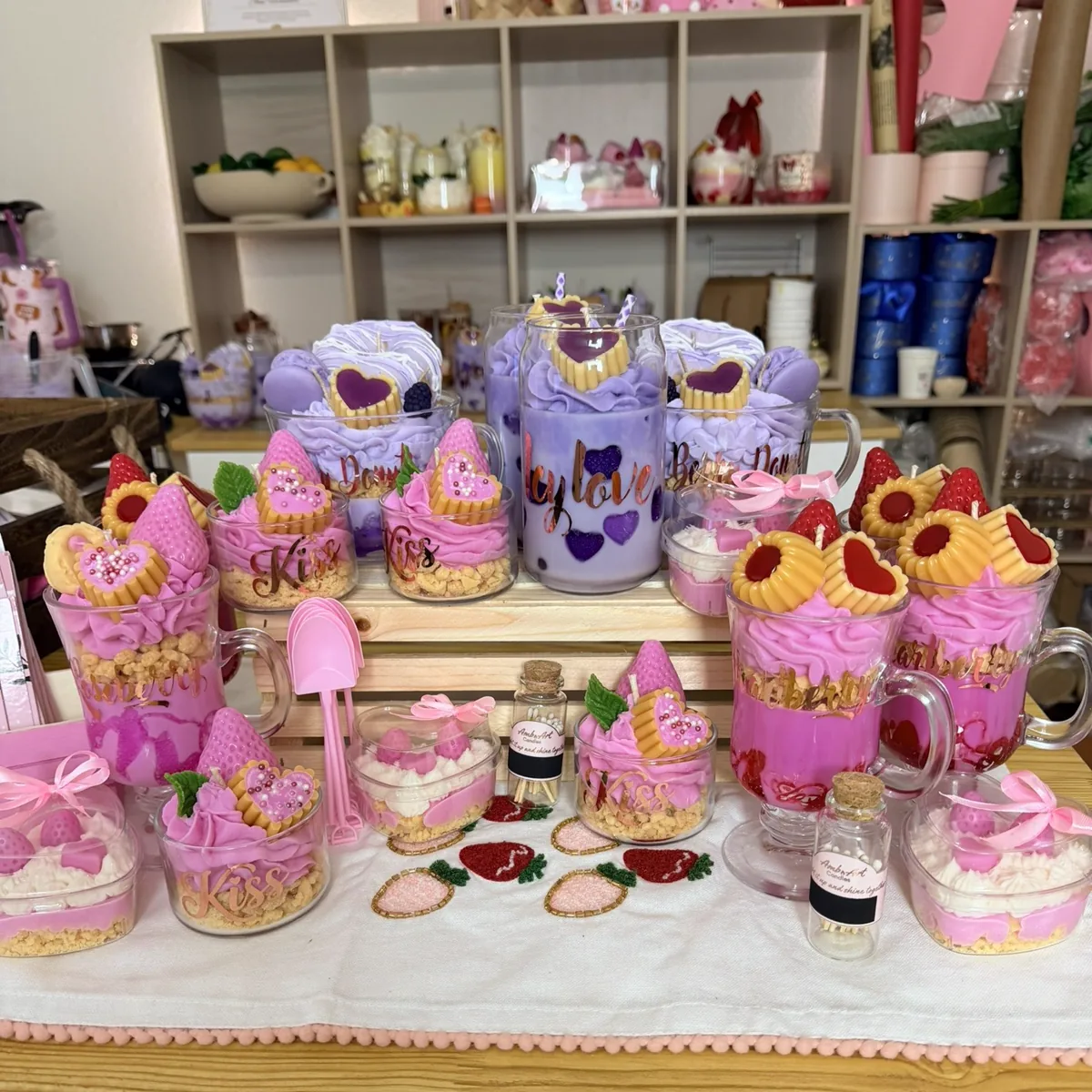 Velas artesanales tipo postre realizadas por alumnas